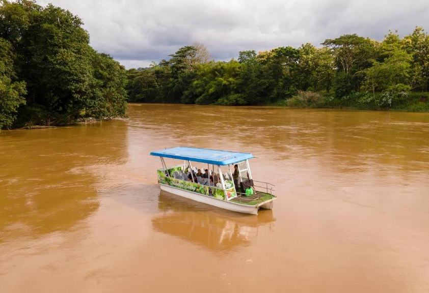Costa-rica- Maquenque-lodge-lagune-overtocht